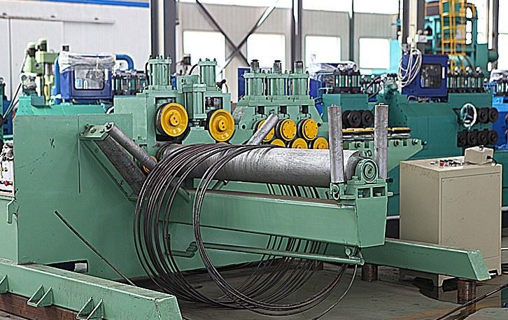 Ligne de pelage et de polissage de bobine CNC à bobine Modèle: KP25 (8-25mm)